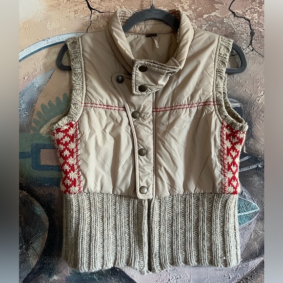 FREE PEOPLE Contrasting Knit Puffer Vest - Picture 1 of 11